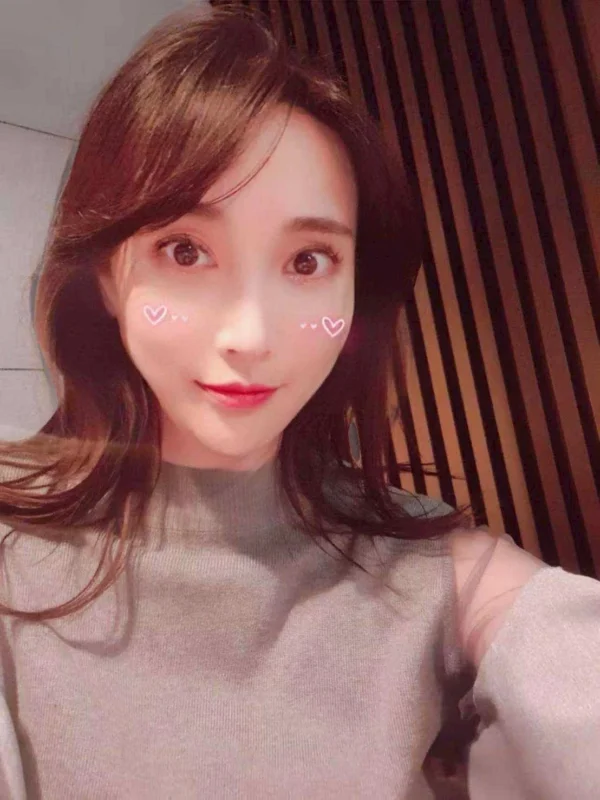 韓系外送茶高挑女神宋孝熙，擁有175cm模特比例與D罩杯曲線，穿著性感內衣展現成熟女人味與主動挑逗氣場，眼神銳利、畫面火辣。